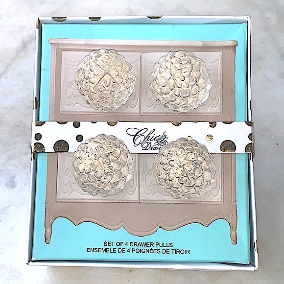 CHIC DECOR ACORNS KNOBS PULLS CLEAR GLASS SET OF 4 NEW 1 1/2 INCH - Picture 5 of 7